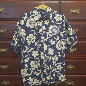 Club P 2007 Grand Wailea, Maui Hawaiin Print Short Sleeve Button Down Shirt